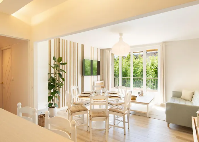 Chez Ambre Et Flo - Queen Size Clim Centre Parking * Сен-Рафаель