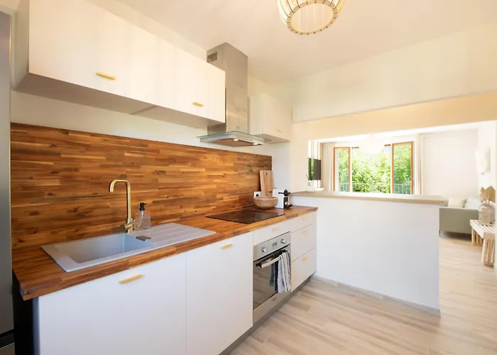 Апартаменти Chez Ambre Et Flo - Queen Size Clim Centre Parking *