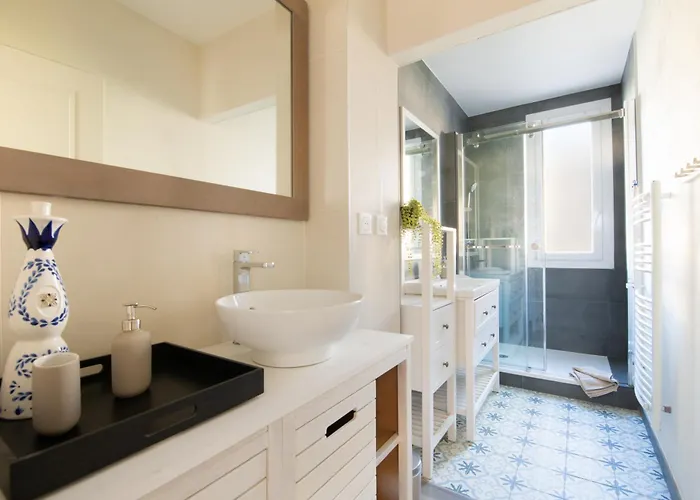 Chez Ambre Et Flo - Queen Size Clim Centre Parking